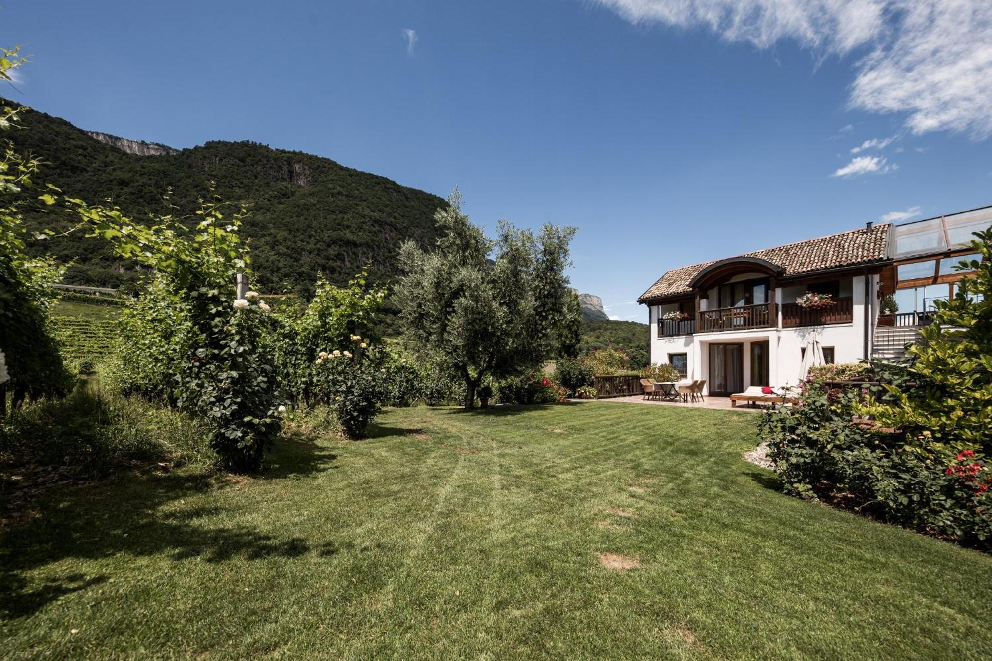 Weingut Weidlhof - Suite & Breakfast - Vacation For Wine Lovers Кальдаро Екстер'єр фото